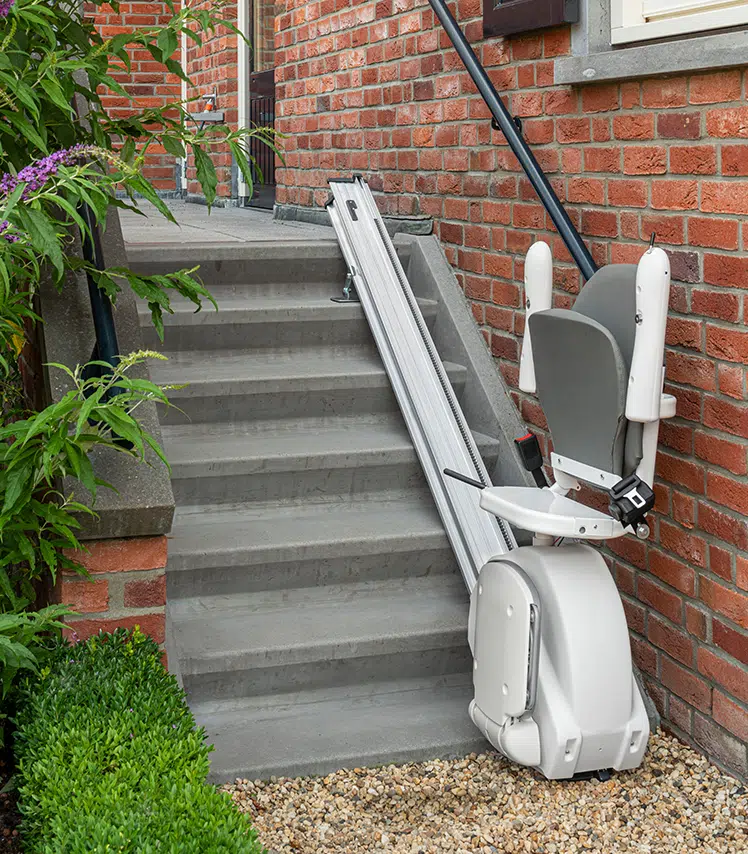 Installation monte-escalier extérieur / intérieur pour handicapé